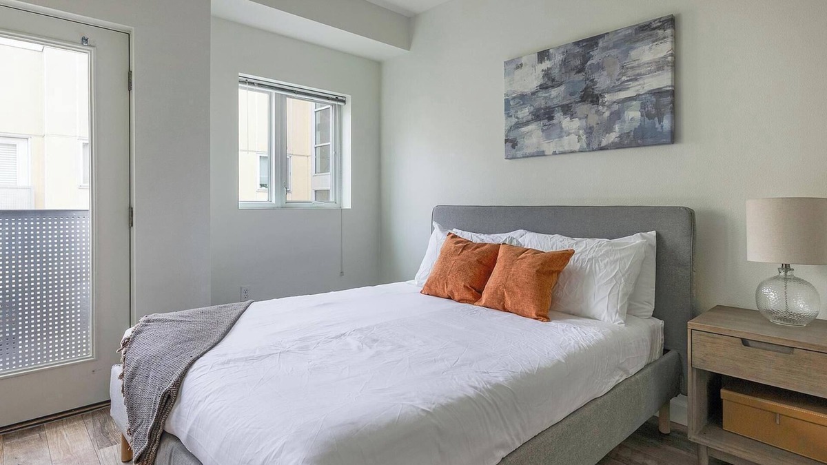 Pearl District Apartment | Landing | Modern Studio, Courtyard, Gym