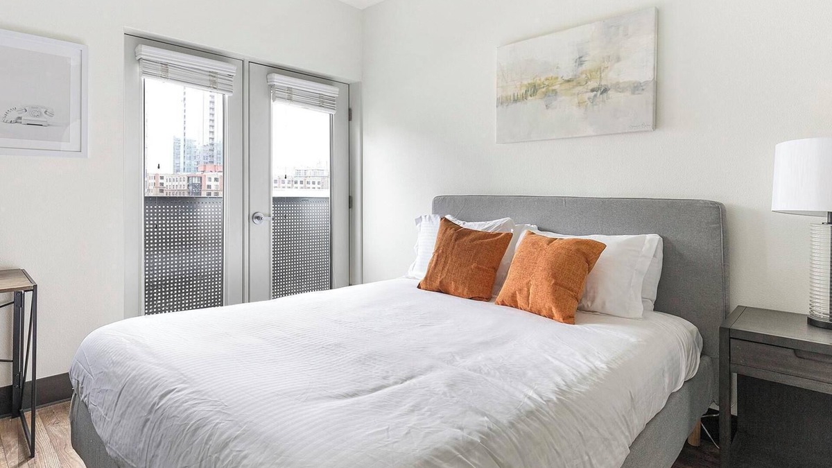 Pearl District Apartment | Landing | Modern Studio, Courtyard, Gym