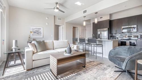 Biggar Apartment | Landing Modern Apartment with Amazing Amenities (ID8083X57)