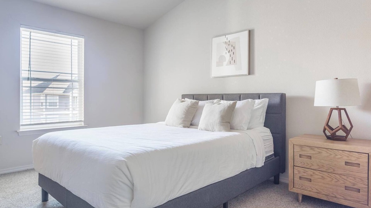 Broken Arrow Apartment | Landing | Spectacular 1BD, Courtyard, Gym