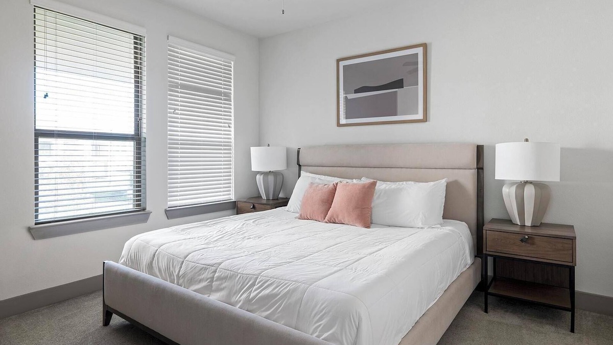 Manor Apartment | Landing | Spectacular 1BD, Pool, Courtyard