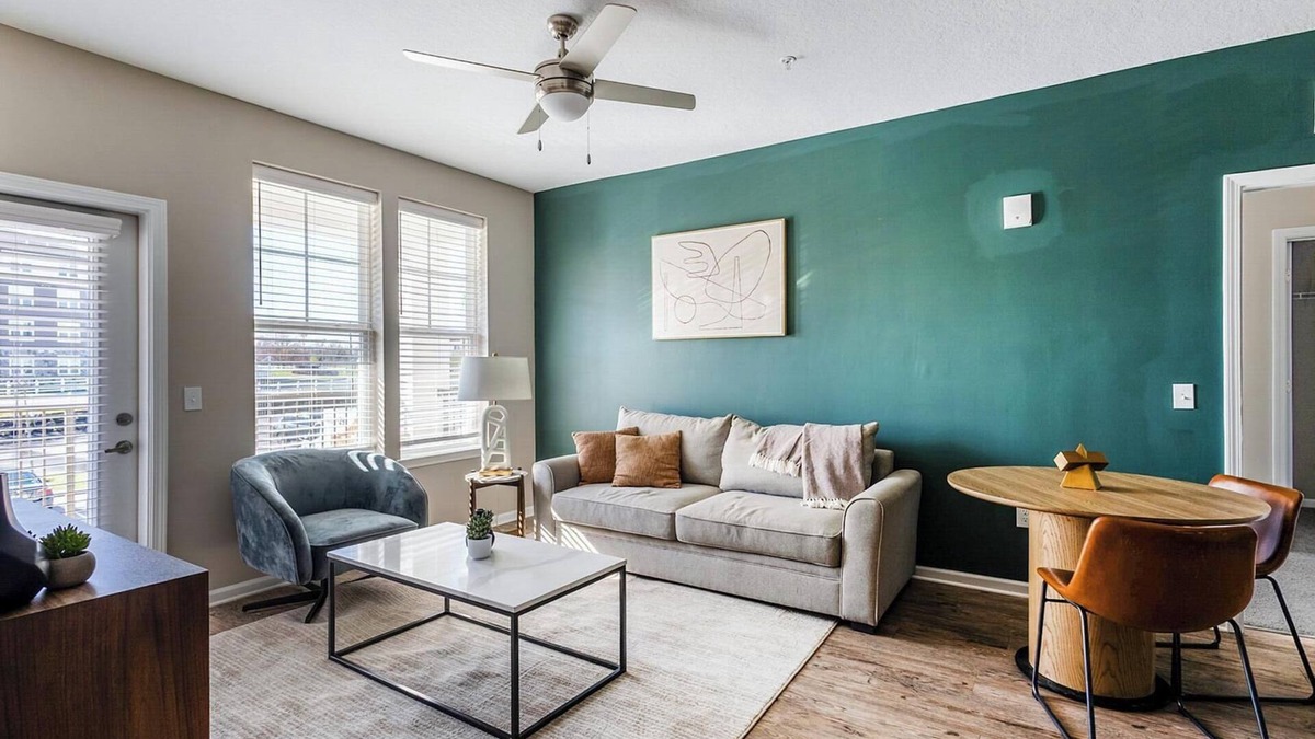 Kenton Apartment | Landing | Spectacular 2BD, Gym, Pool