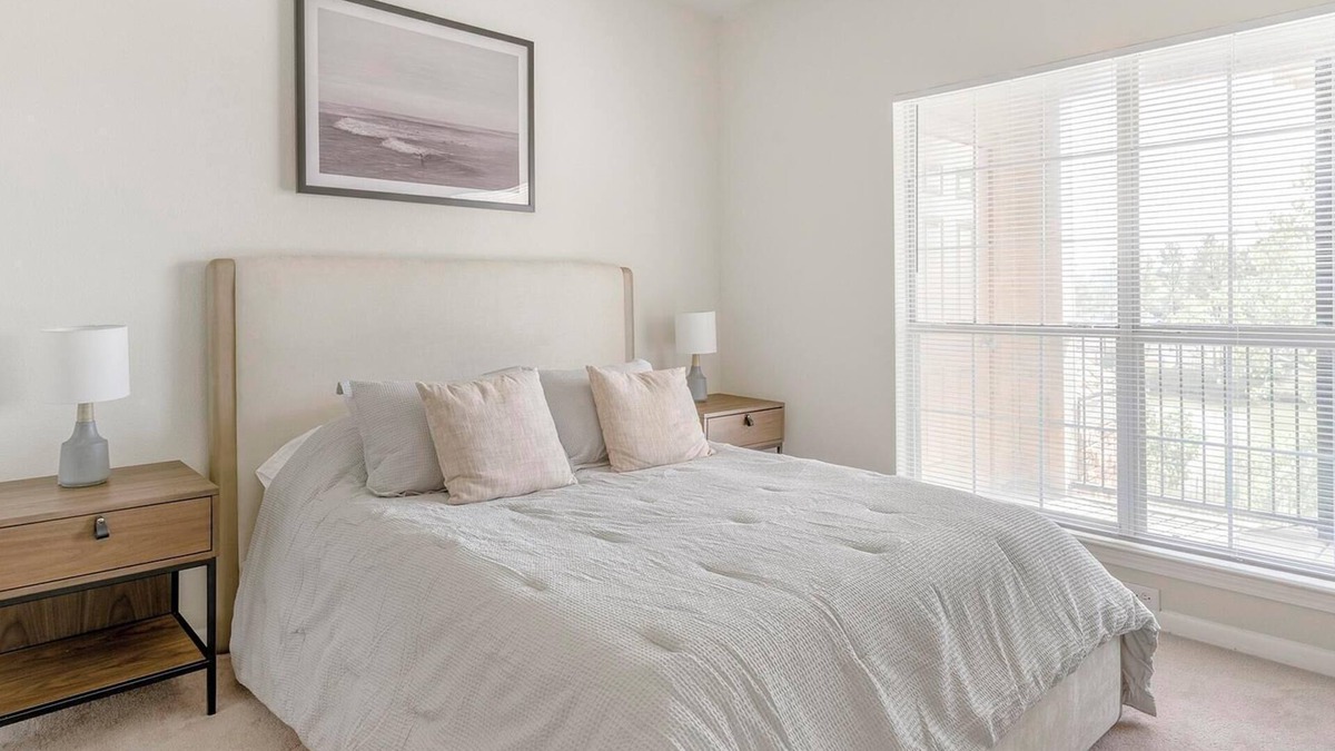 Southbelt/Ellington Apartment | Landing | Spectacular 2BD, Pool, Game Room