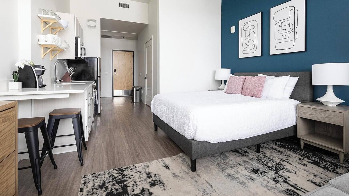 River North Art District Apartment | Landing | Spectacular Studio, Clubhouse, Gym