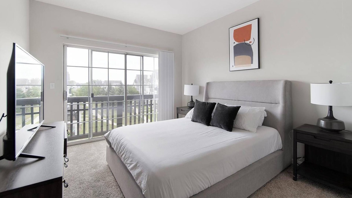 West Dundee Apartment | Landing | Spectacular 2BD, Gym, Pool