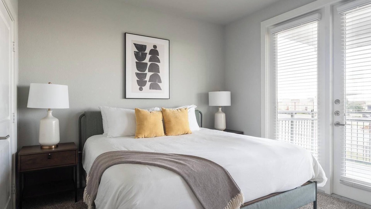 Buda Apartment | Landing | Stunning 1BD, Clubhouse, Gym