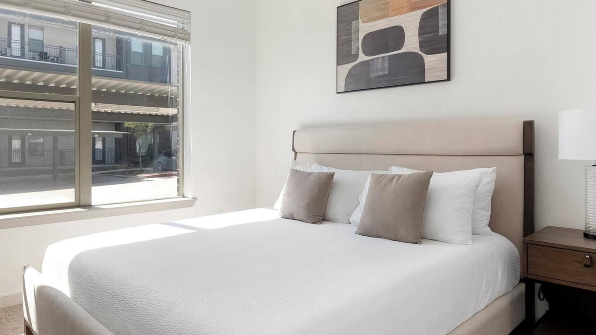 Dallas Apartment | Landing | Stunning 1BD, Yoga Studio, Gym