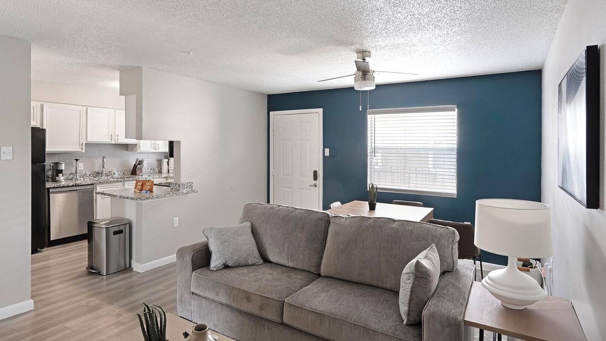Southside Apartment | Landing | Stunning 2BD, Gym, Pool