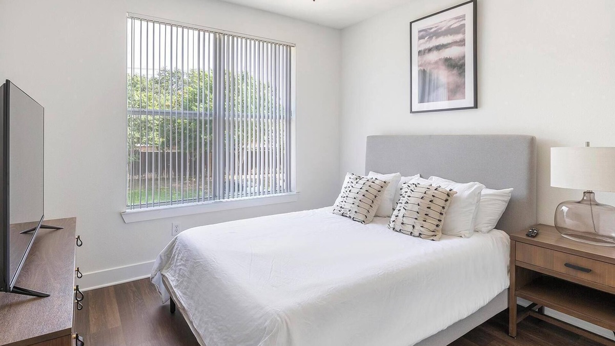 Irving Apartment | Landing | Stunning 2BD, Clubhouse, Courtyard