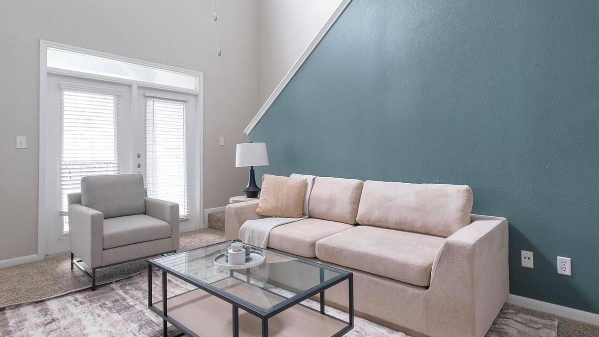 Briarforest Apartment | Landing | Stunning 2BD, Pool, Gym