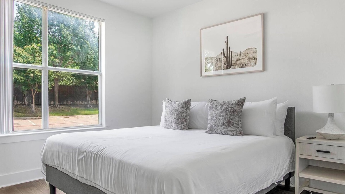 Irving Apartment | Landing | Stylish 1BD, Courtyard, Pool