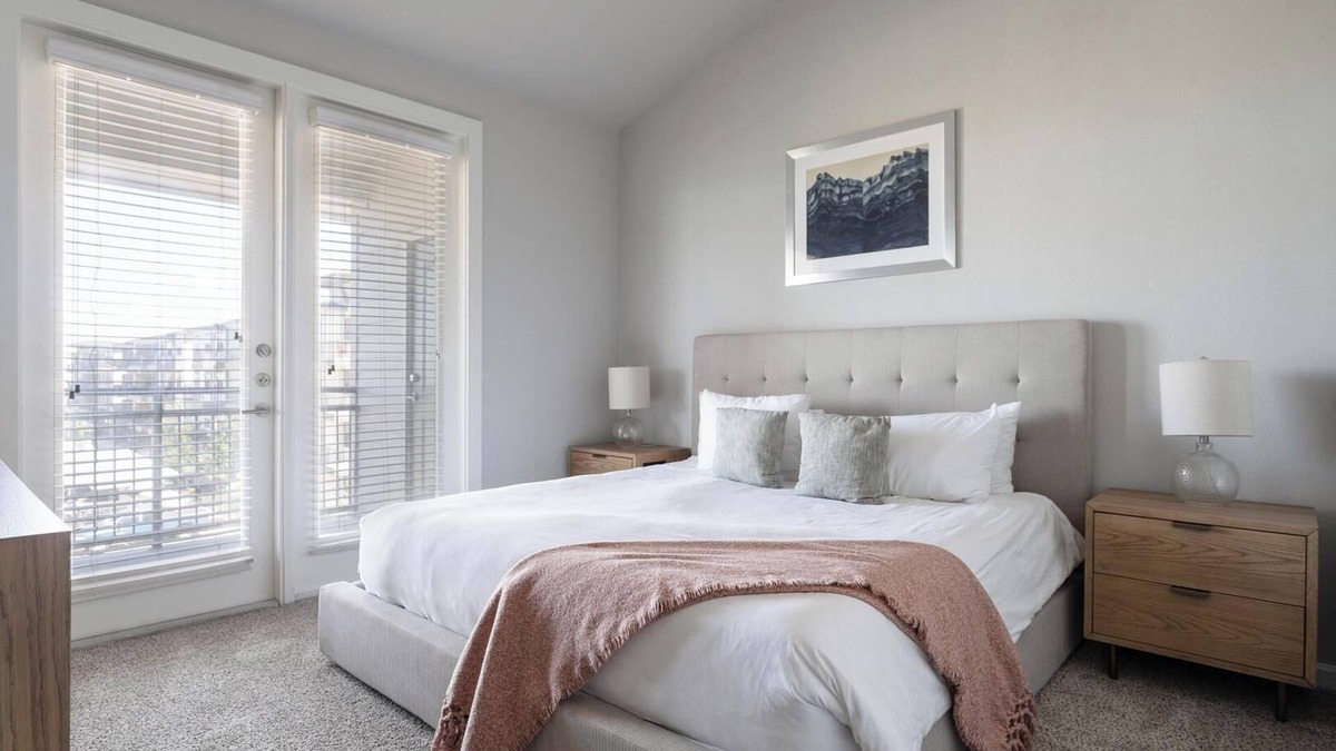Buda Apartment | Landing | Stylish 2BD, Pool, Gym