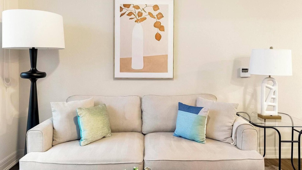 Overland Park Apartment | Landing | Stylish 3BD, Pool, Gym