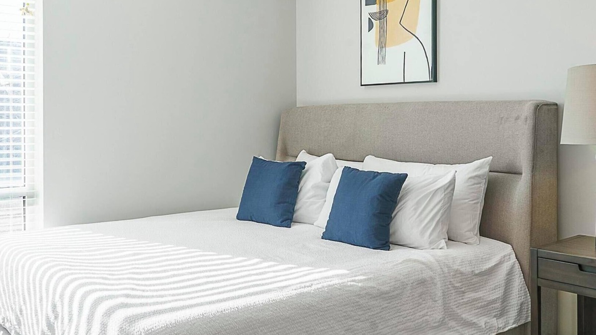 Downtown Indianapolis Apartment | Landing | Stylish Studio, Pool