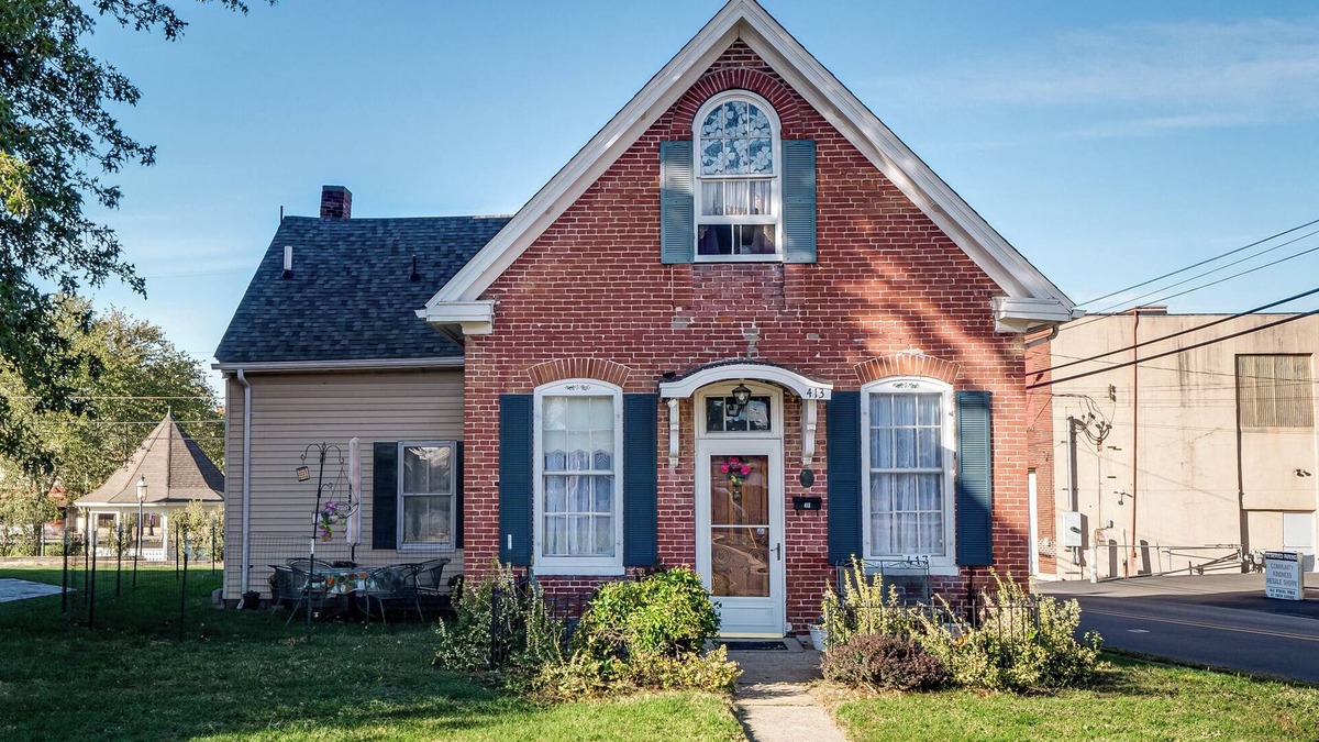 Belleville House | Landmark, accessible home in the heart of Belleville’s historic downtown
