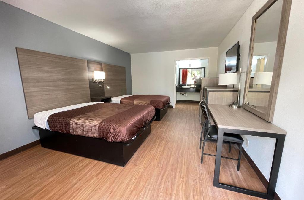 New Llano Hotel | Landmark Hotel