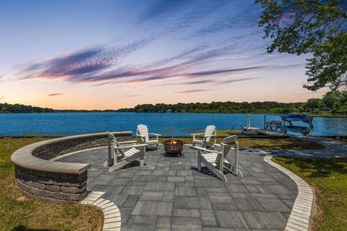 Portage Lakes House | Landmark Lakehouse - luxury living in PLX