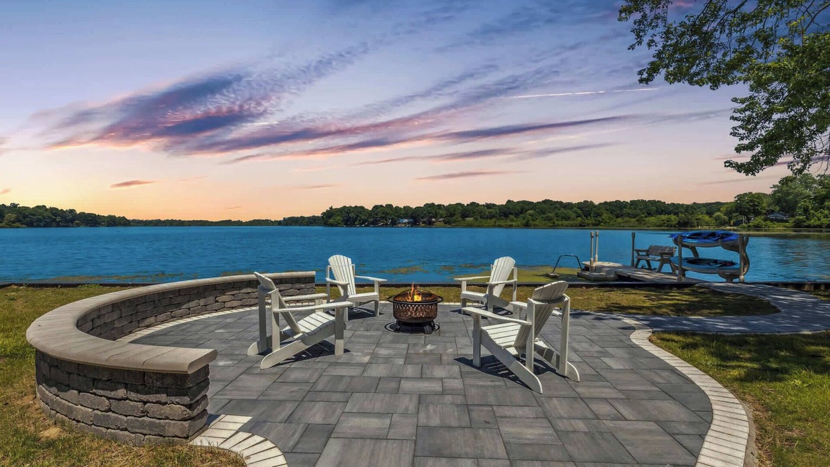 Portage Lakes House | Landmark Lakehouse - luxury living in PLX!