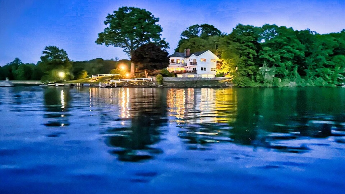 New Milford House | Land’s End – Direct Lake Front on Warner Point, Candlewood Lake, CT