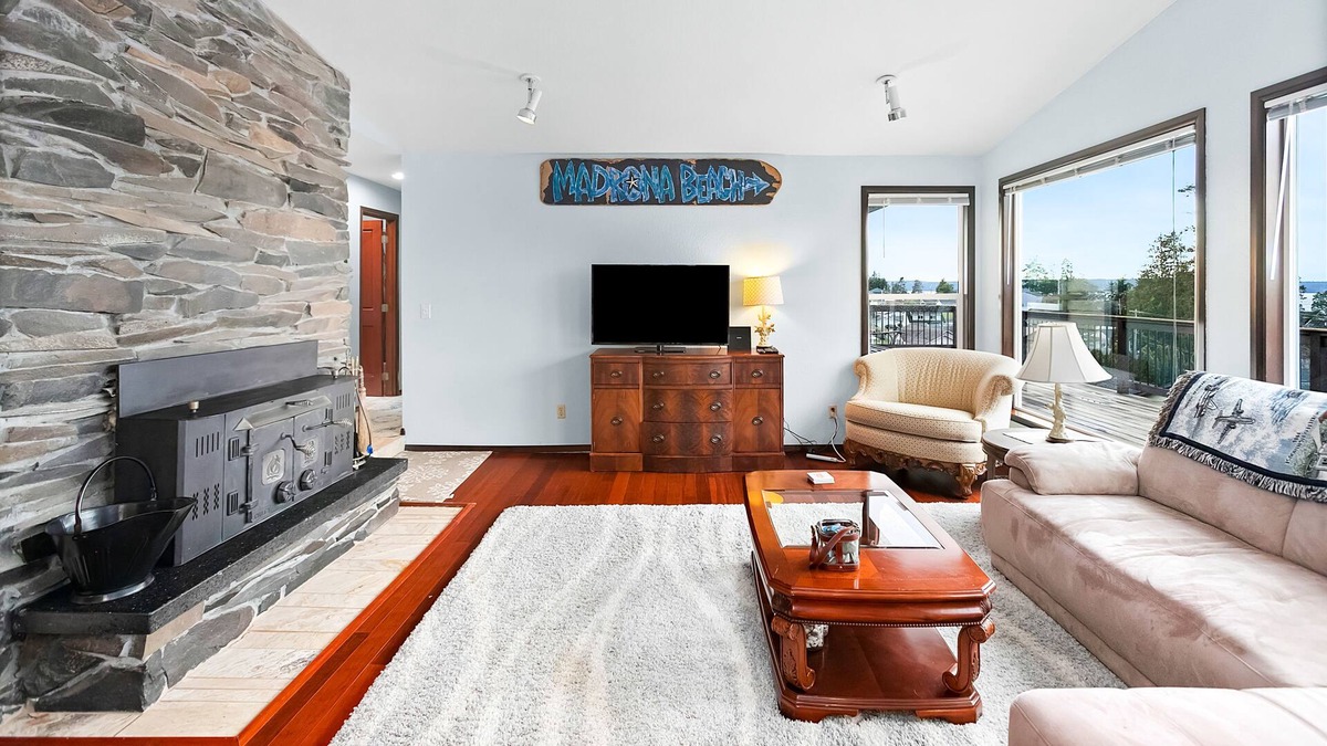 Camano Island House | Landscape Fireside Upper Island Home