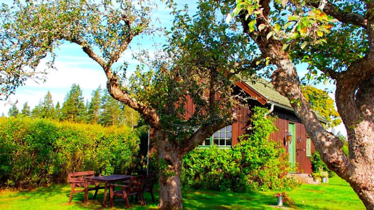 Ydre Municipality House | Landside cottage with horse riding offer!