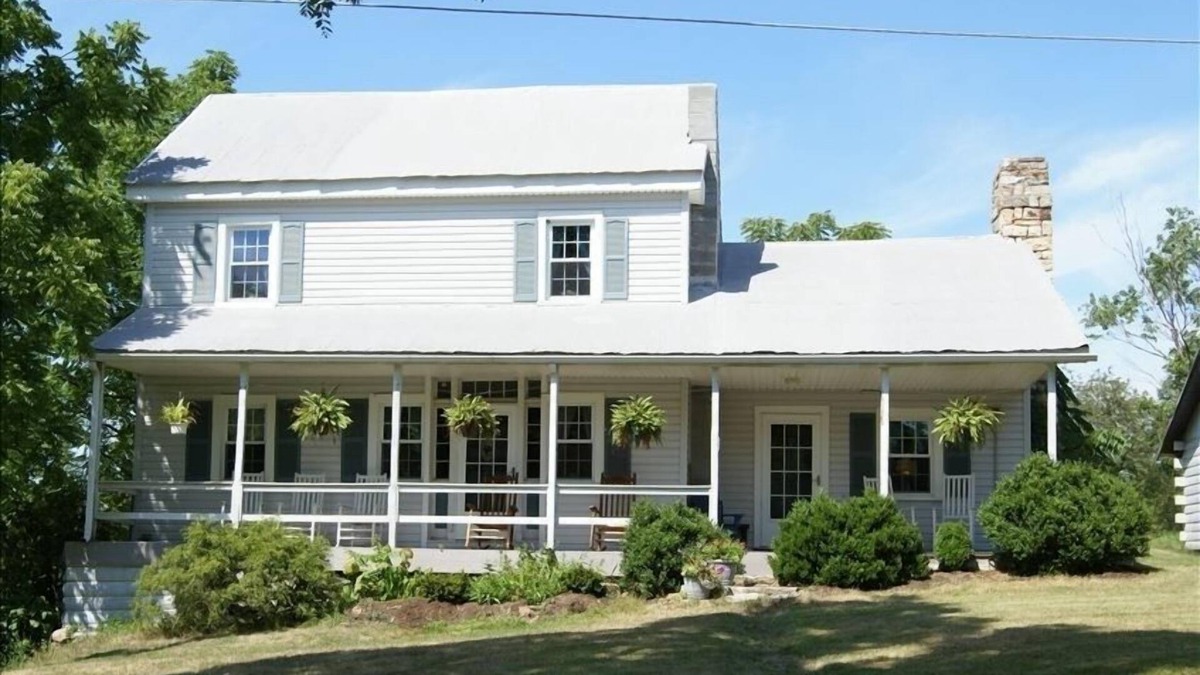 Robertsdale House | LANE'S COUNTRY HOMESTEAD Close Raystown Lake, Pa state Pk, Quiet, secluded ,2-10
