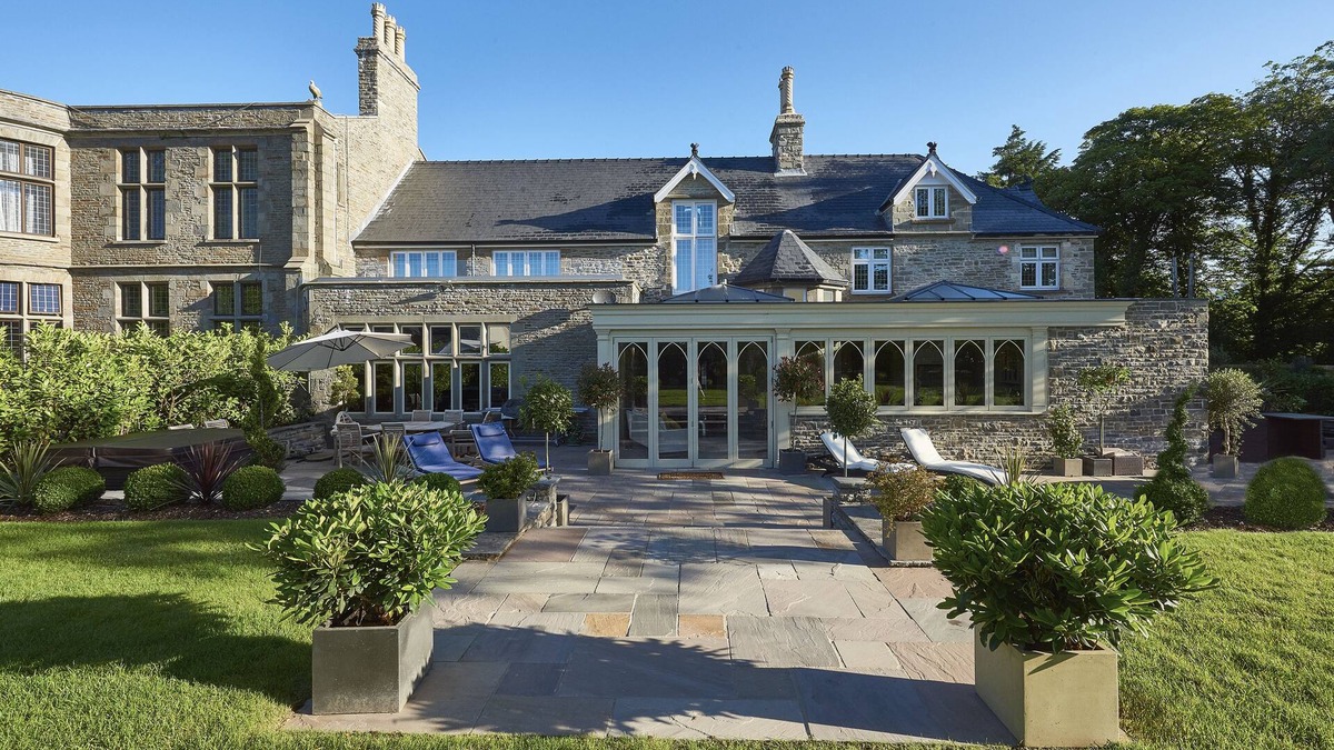 Talbot Green Bed & Breakfast | Lanelay Hall Hotel & Spa