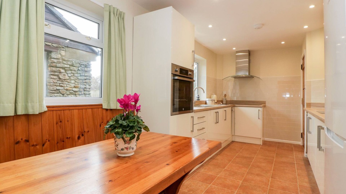 Chetnole House | LANES END, family friendly, character holiday cottage in Chetnole