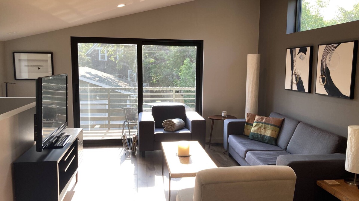 Saskatoon Downtown House | Laneway close to UofS, downtown, and City Hospital. Pet friendly!