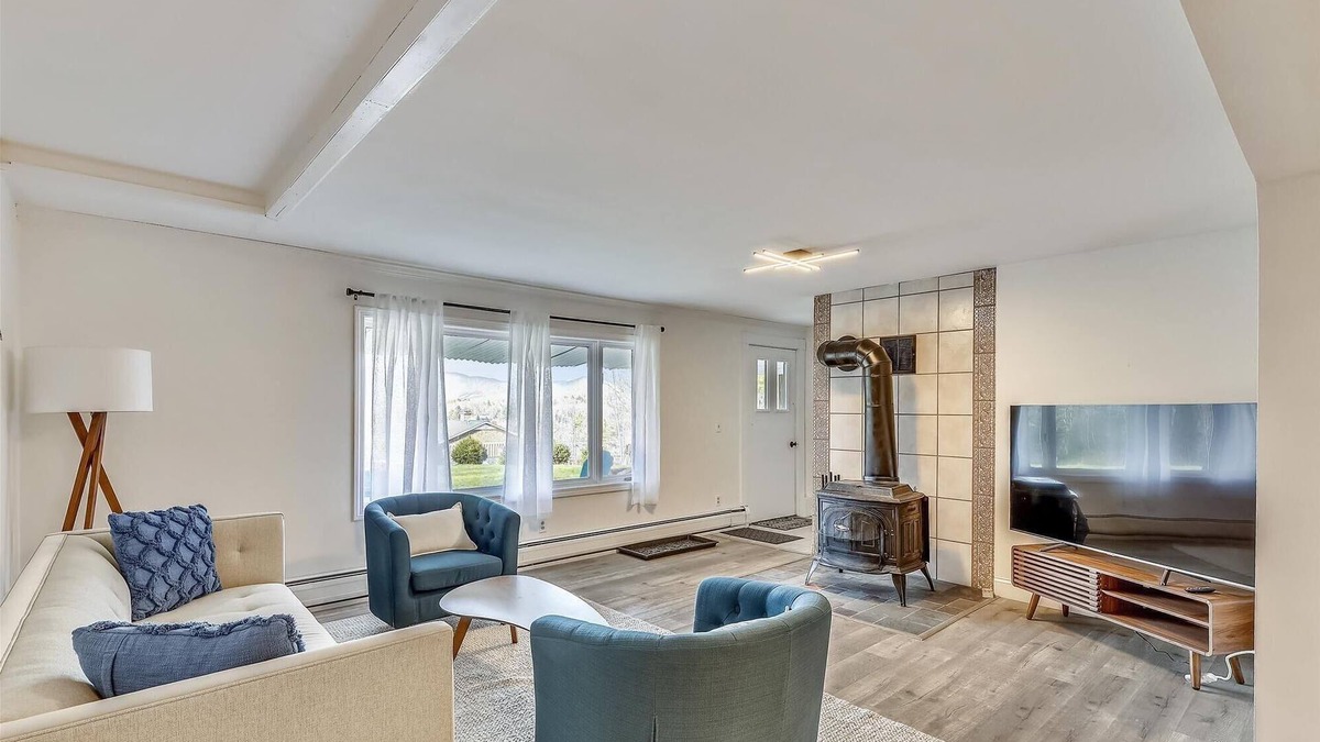 Stowe Hollow Apartment | Lang Farm Mountain View: 2 br w/wood stove & views!