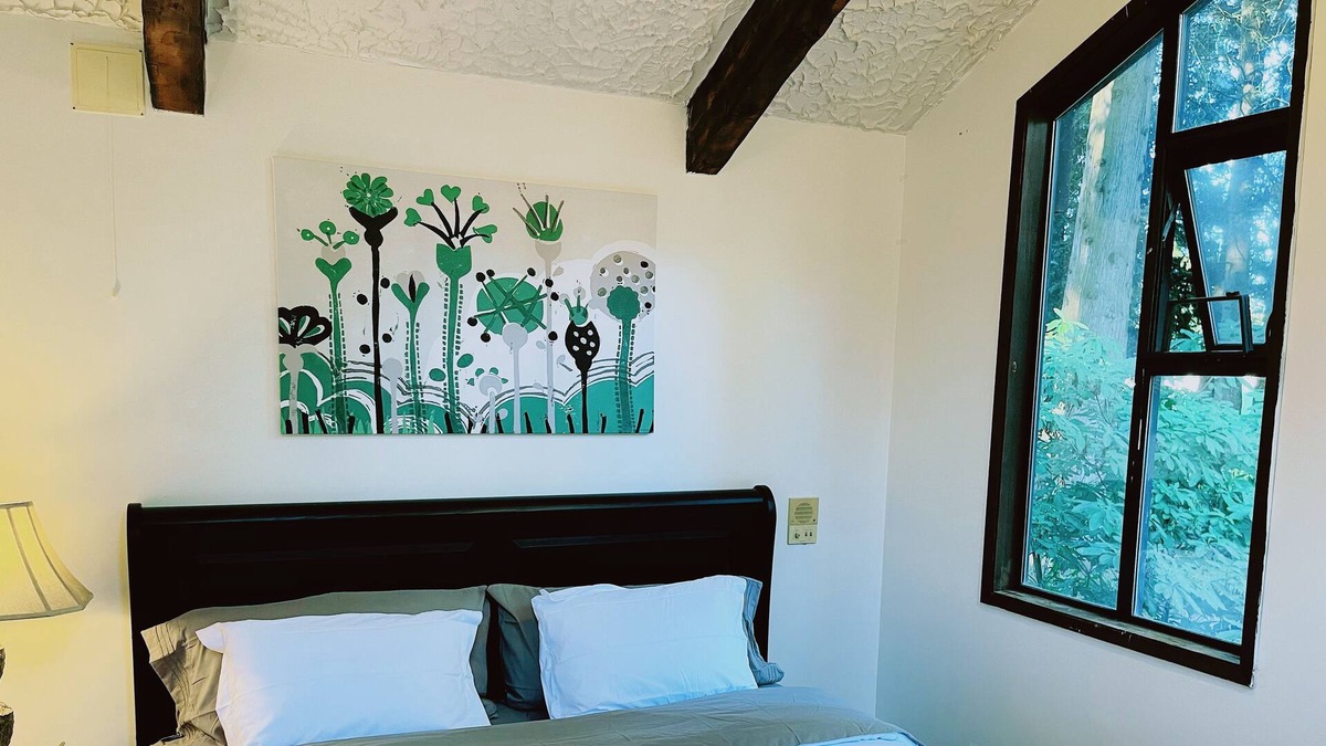 Langley House | Langley 3-bedroom on 9 Acre Greenbelt and River- B