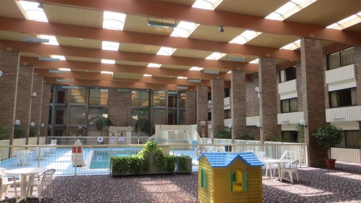 Lansing Hotel | Lansing Delta West Hotel