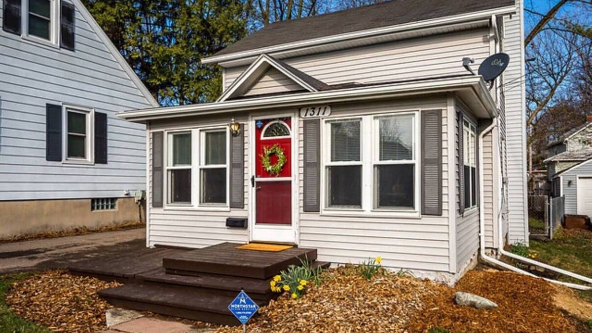 Lansing House | Lansing home: Between MSU and Old Town