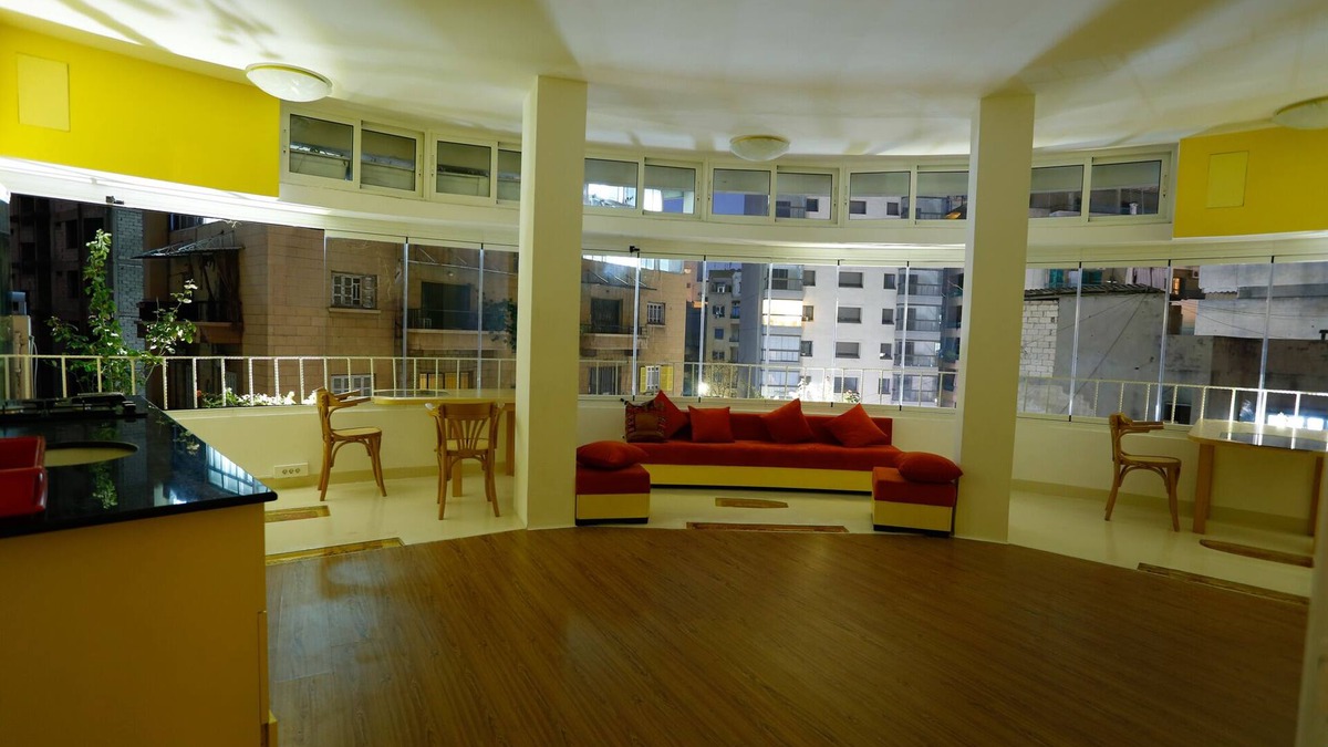 Chiyah Apartment | LANTANAS DU JARDIN SUSPENDU