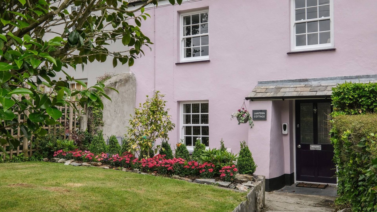 Charlestown Cottage | LANTERN COTTAGE, pet friendly, country holiday cottage in Charlestown