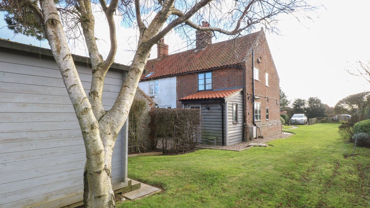 Happisburgh Cottage | LANTHORN COTTAGE, pet friendly in Happisburgh, East Anglia