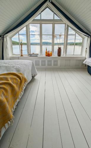 Nasviken House | Lantlig Stuga Med Panoramautsikt Över Hansesjön