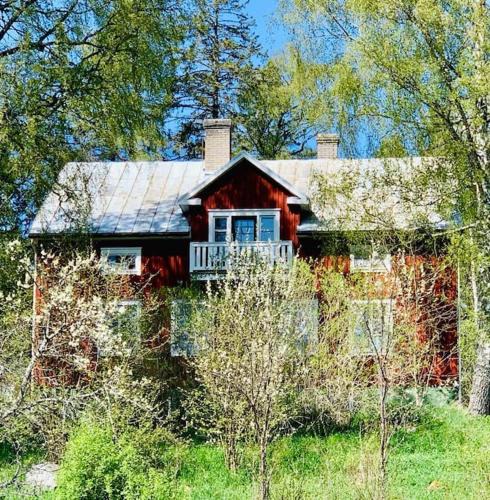 Sund House | Lantligt boende nära Kastelholms golf och Smakbyn