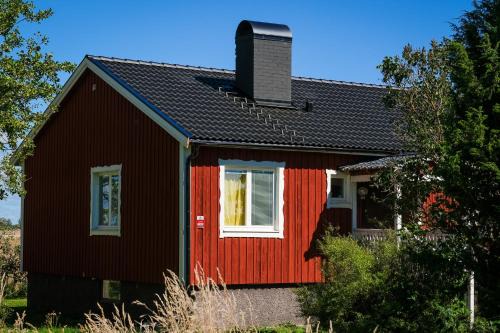 Motala House | Lantligt gästrum med gratis wifi & bastu