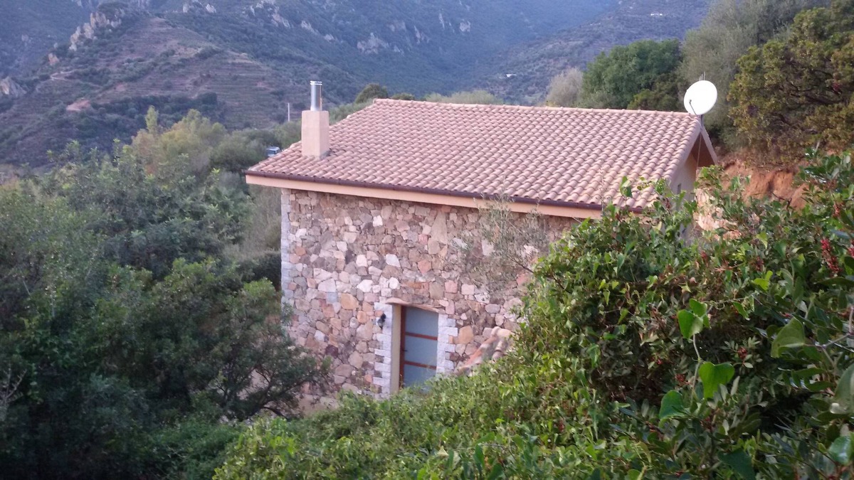 Lanusei House | Lanusei Domus Nunziata, Property with Veranda, Terraces, Garden. WiFi.