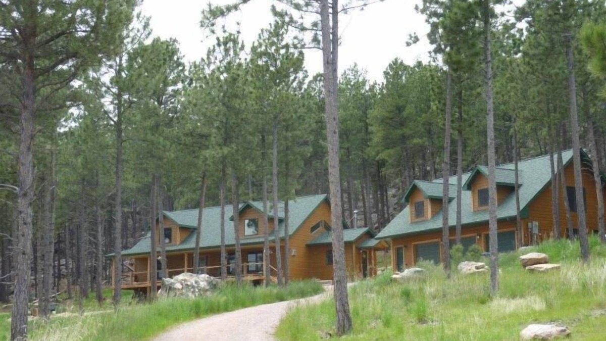Custer Apartment | Laramie Bluffs Mountain Getaway