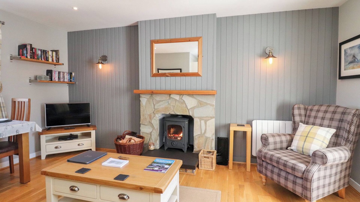 Newtonmore Cottage | LARCH, pet friendly, character holiday cottage in Newtonmore