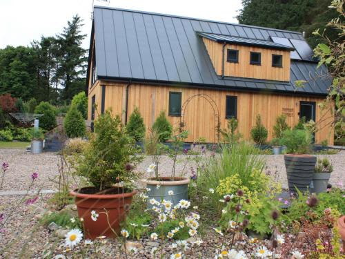 Ellon House | Larchwood Lodge