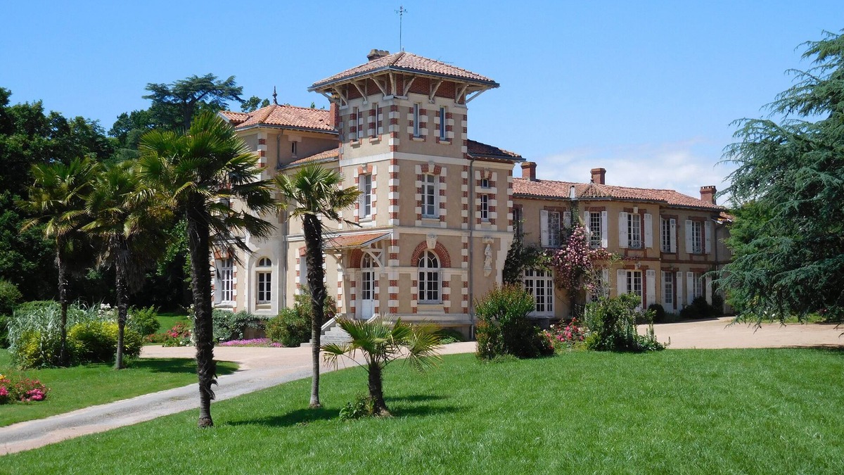 Saint-Etienne-de-Mer-Morte Other | Large Italian villa with its park, swimming pool and tennis court