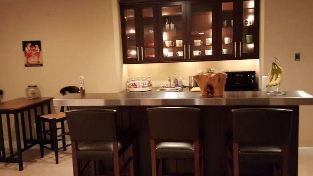 Cream Ridge House | Large 1 Bedroom Suite in Cream Ridge Horse Country