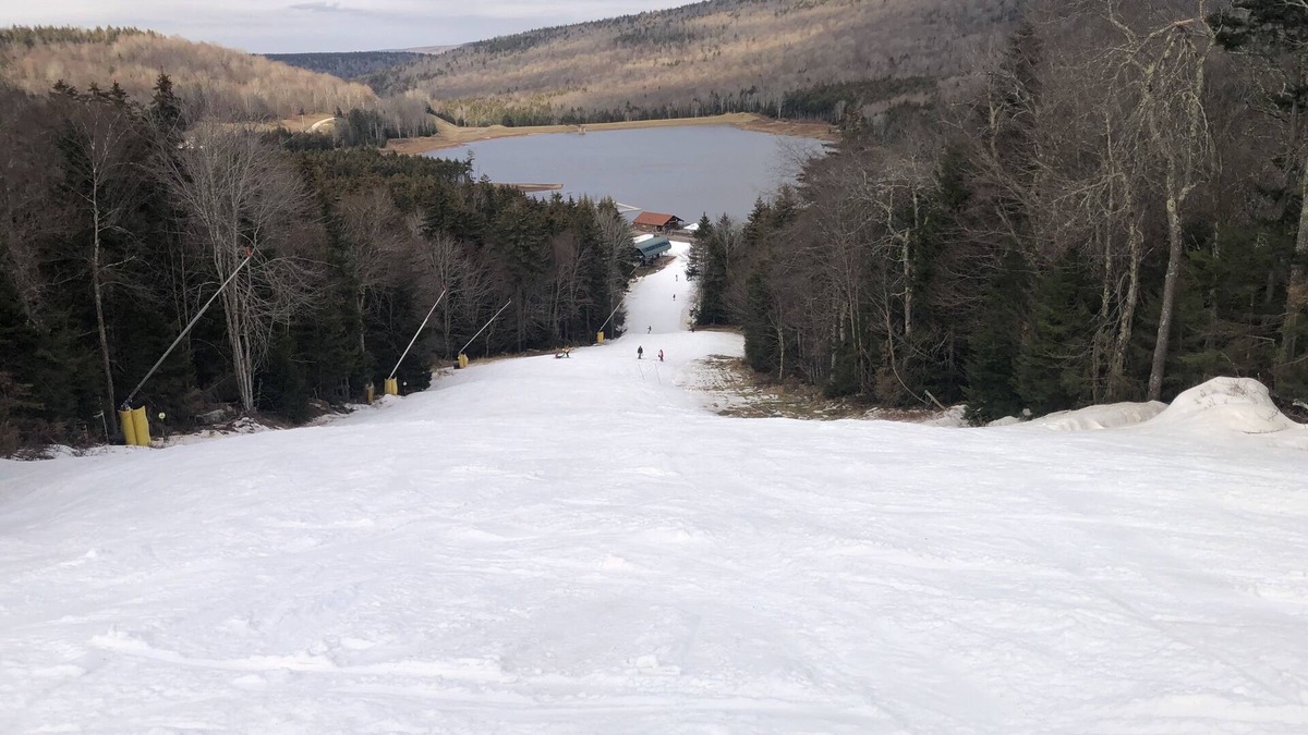 Snowshoe Condo | Large 1 Bedroom with Den. Second floor overlooking pool.