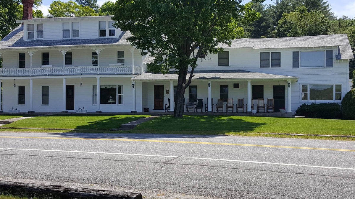 Brant Lake House | Large 10-bedroom, 9.5 Bath House with Sandy Beach on Brant Lake
