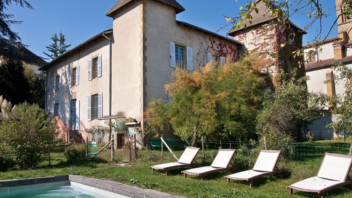 Melay House | Large 1777 residence in Burgundy, indoor and outdoor pools & sauna
