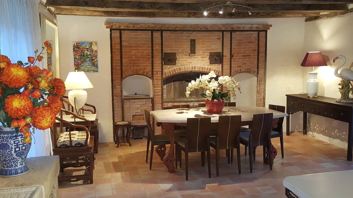 La Bachellerie House | Large 18th Century Townhouse/8 persons