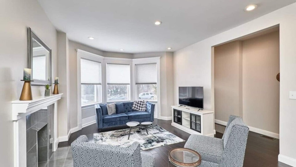 Central West End Apartment | Large 2 Bd 2 Ba Forest park, CWE eats, BJ Hospital